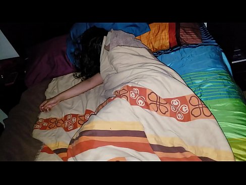 ❤️ Nevlastný syn nadáva svojej mladej nevlastnej matke, zatiaľ čo ona spí. ❤❌ Porno na nás ☑